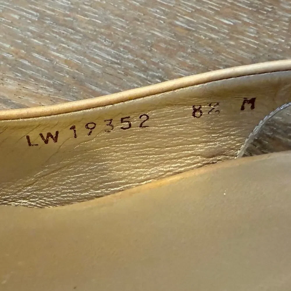 STUART WEITZMAN Tan Bow Kitten Slingback Heels Women 8.5 Fair condition